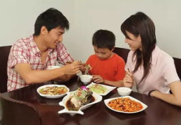 娱乐吃瓜酱吃饭视频,揭秘网红美食短视频背后的故事